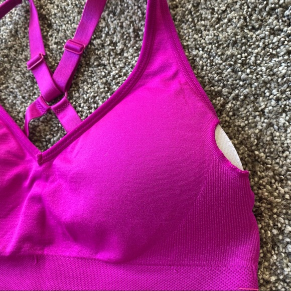 Puma racerback sports bra size M seamless padded - Picture 10 of 12